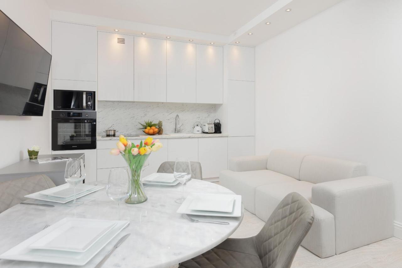 With Terrace Rezydencja Lazienki Park By Renters Prestige Apartment Warsaw