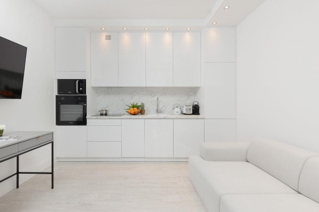 With Terrace Rezydencja Lazienki Park By Renters Prestige *