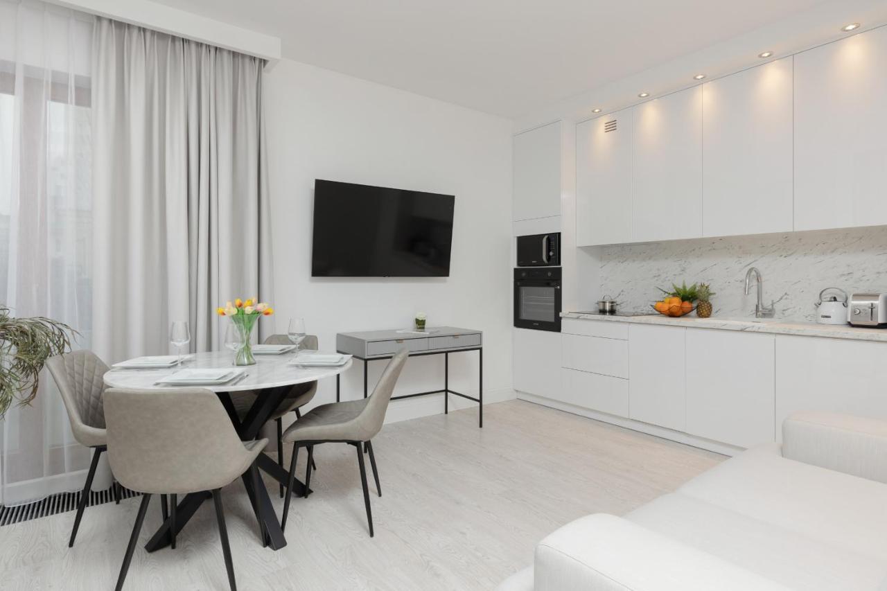 Apartment With Terrace Rezydencja Lazienki Park By Renters Prestige Warsaw